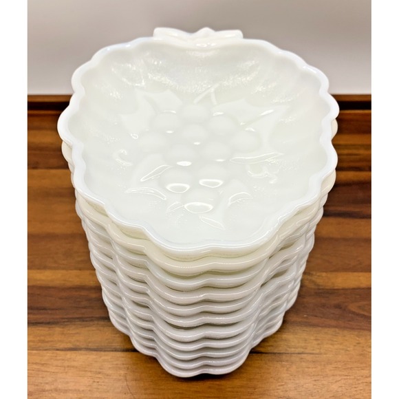 11 Vintage 1950's Hazel Atlas Milk Glass Grape Shaped Trinket Candy Nut Dishes - Picture 1 of 7
